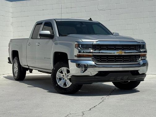 Silver Ice Metallic 2017 Chevrolet Silverado 1500 1LT