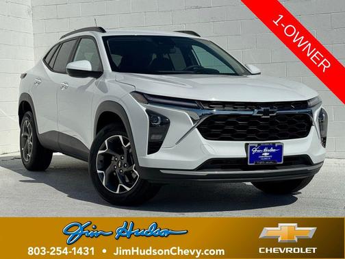 Summit White 2025 Chevrolet Trax LT