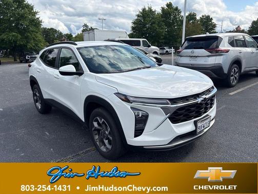 Summit White 2025 Chevrolet Trax LT