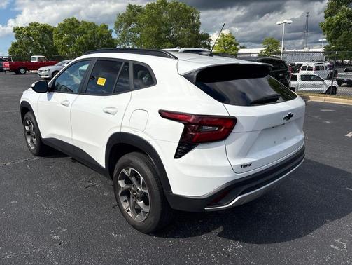 Summit White 2025 Chevrolet Trax LT