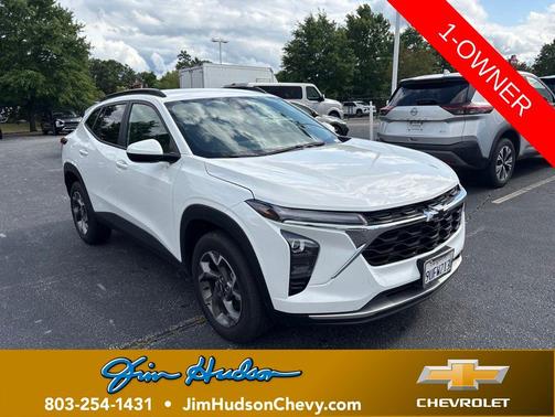 Summit White 2025 Chevrolet Trax LT