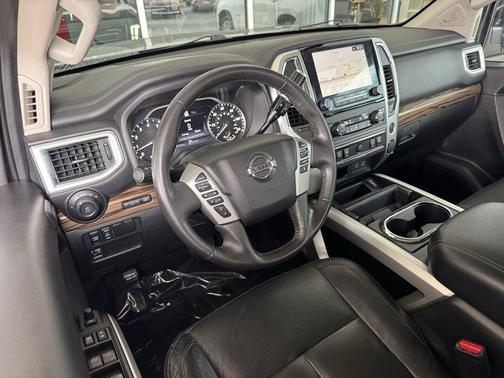 2021 Nissan Titan SL
