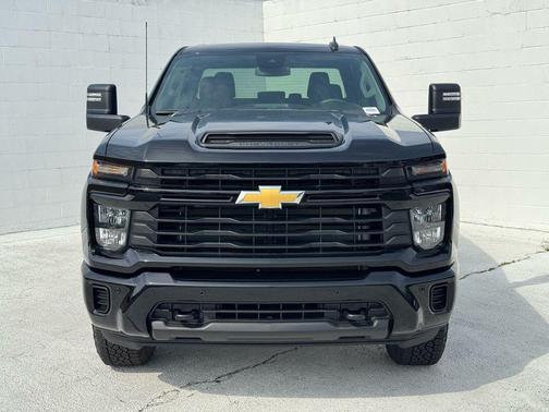 Black 2026 Chevrolet Silverado 2500 Custom