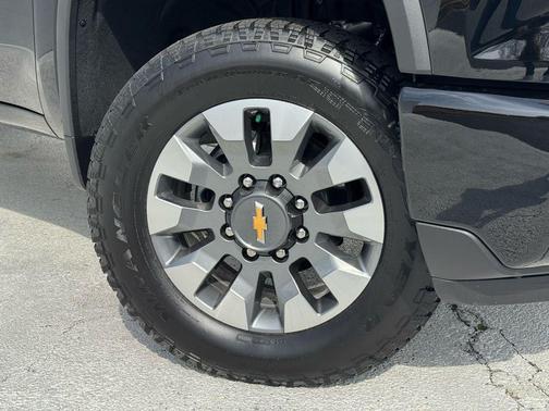 Black 2026 Chevrolet Silverado 2500 Custom