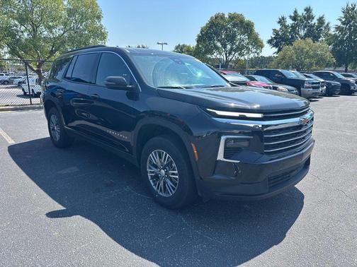 Black Metallic 2026 Chevrolet Traverse LT