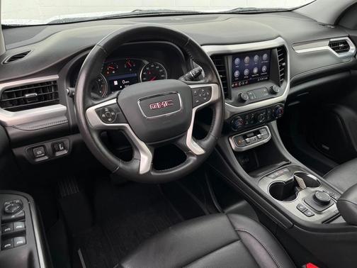 Photo 3 of 40 of 2020 GMC Acadia SLT