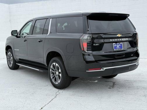 2025 Chevrolet Suburban LT