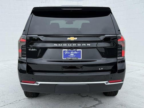 2025 Chevrolet Suburban LT