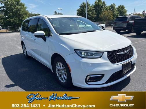 Bright White Clearcoat 2023 Chrysler Pacifica Touring L