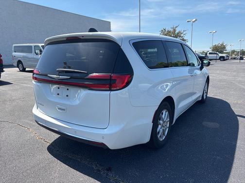 Bright White Clearcoat 2023 Chrysler Pacifica Touring L
