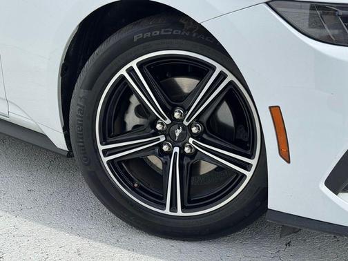 Oxford White 2025 Ford Mustang EcoBoost Premium