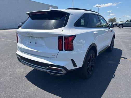 Glacial White Pearl 2023 Kia Sorento SX