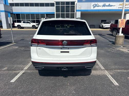 Pure White 2025 Volkswagen Atlas 2.0T SE w/Technology