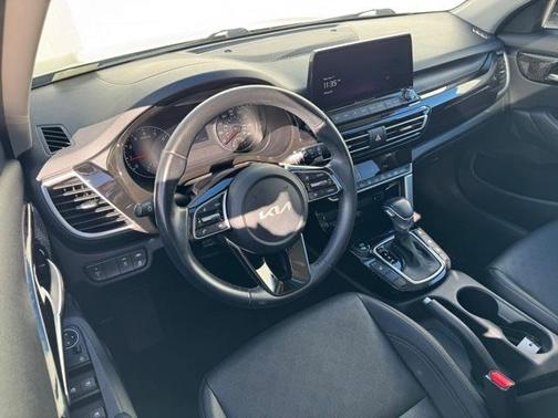 2023 Kia Seltos EX
