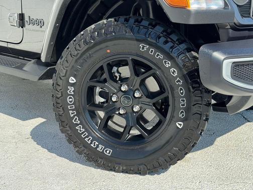 2025 Jeep Gladiator High Tide