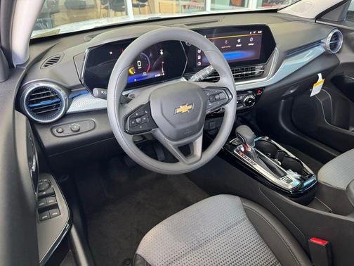 Summit White 2026 Chevrolet Trax LT