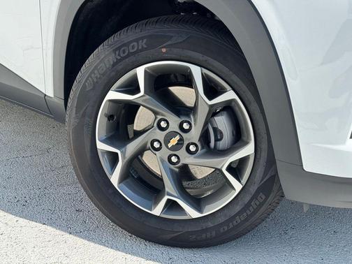 Summit White 2026 Chevrolet Trax LT