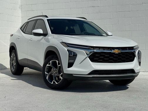 Summit White 2026 Chevrolet Trax LT