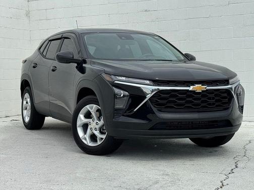 Mosaic Black Metallic 2026 Chevrolet Trax LS
