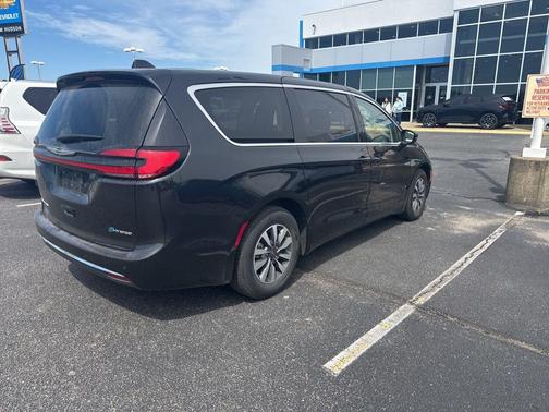 Black 2024 Chrysler Pacifica Hybrid Select