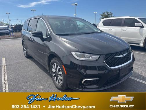 Black 2024 Chrysler Pacifica Hybrid Select