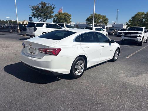 Summit White 2022 Chevrolet Malibu FWD LT