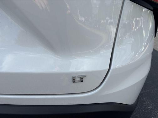 Summit White 2025 Chevrolet Trax LT