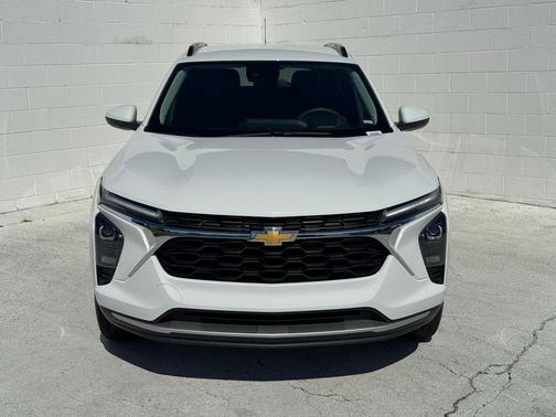 Summit White 2025 Chevrolet Trax LT