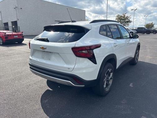 Summit White 2025 Chevrolet Trax LT