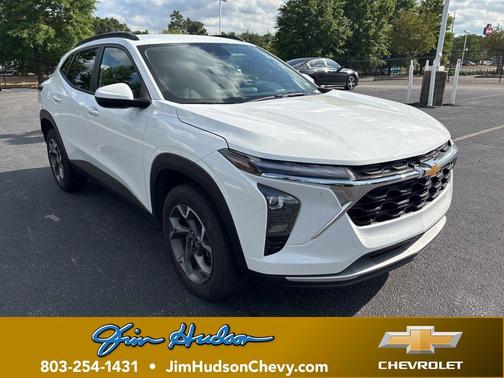 Summit White 2025 Chevrolet Trax LT