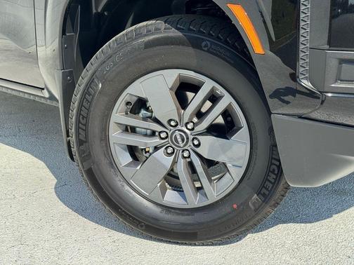 Super Black 2025 Nissan Frontier SV