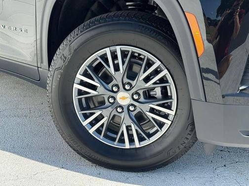 Mosaic Black Metallic 2026 Chevrolet Traverse LT