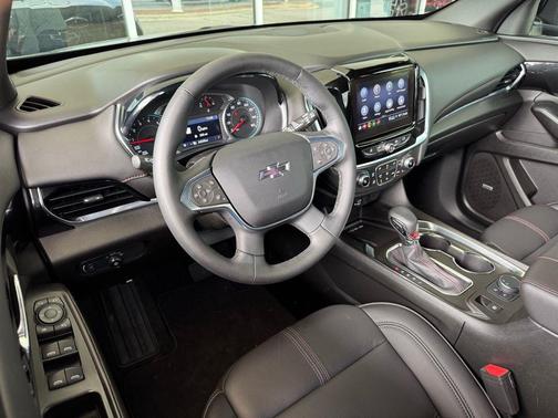 Mosaic Black Metallic 2024 Chevrolet Traverse RS