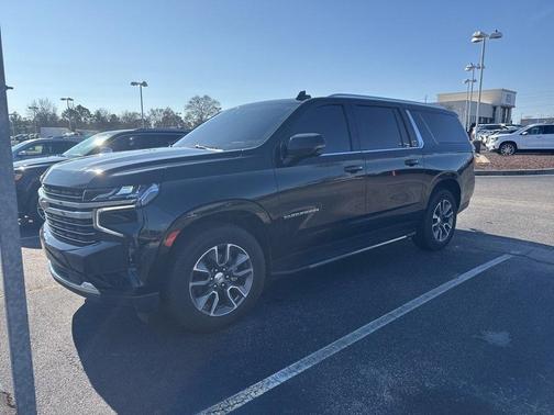 2023 Chevrolet Suburban LT