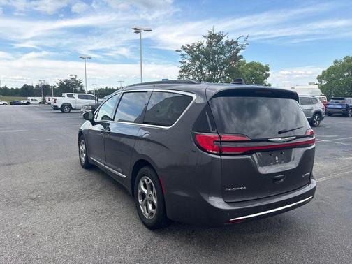 Crystal Metallic 2023 Chrysler Pacifica Limited