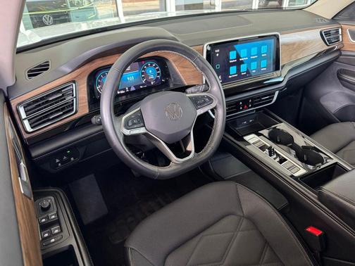 2024 Volkswagen Atlas 2.0T SE w/Technology 4MOTION