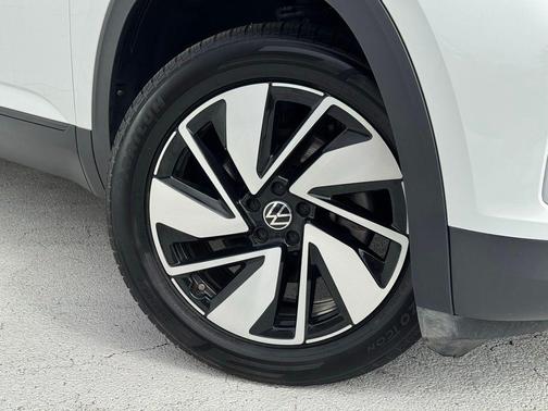 2024 Volkswagen Atlas 2.0T SE w/Technology 4MOTION