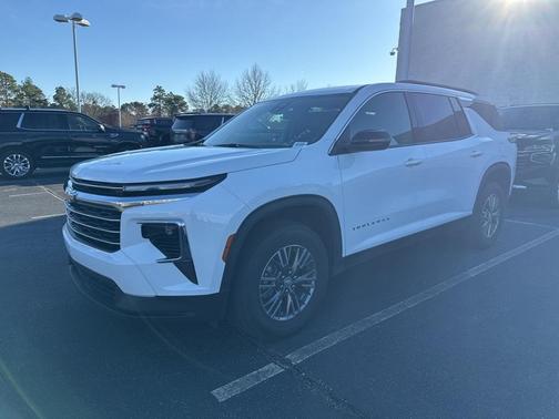 2025 Chevrolet Traverse LT