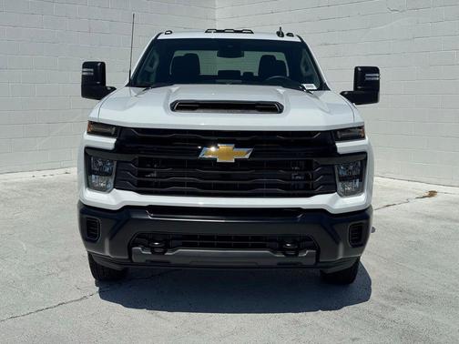 Summit White 2026 Chevrolet Silverado 3500 WT
