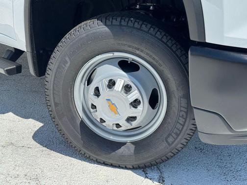 Summit White 2026 Chevrolet Silverado 3500 WT