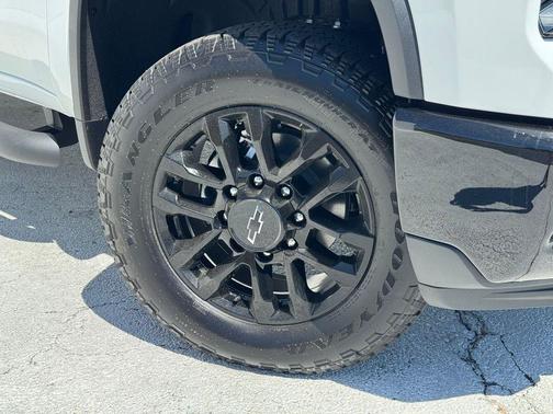Summit White 2026 Chevrolet Silverado 2500 LT