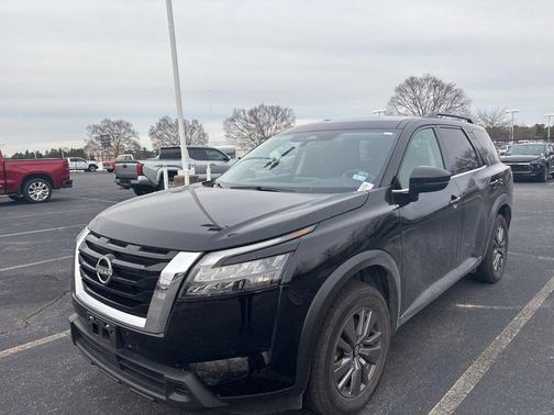 2025 Nissan Pathfinder SV
