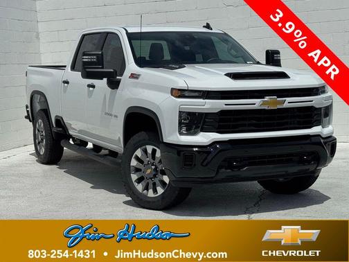 Summit White 2026 Chevrolet Silverado 2500 Custom