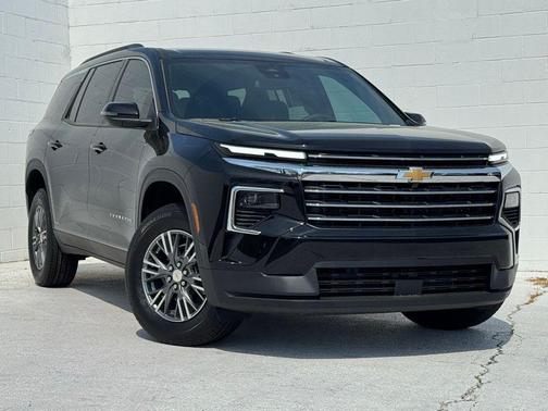 Mosaic Black Metallic 2026 Chevrolet Traverse LT