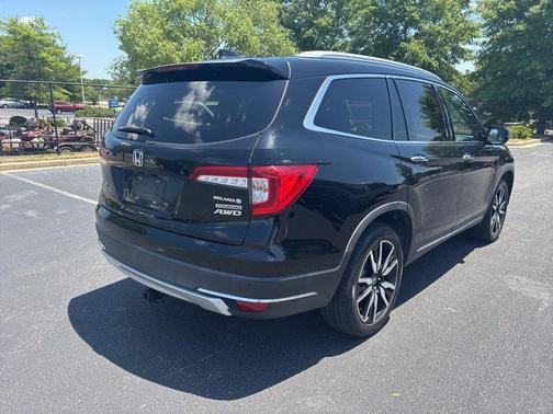 Crystal Black Pearl 2022 Honda Pilot Touring 8-Passenger