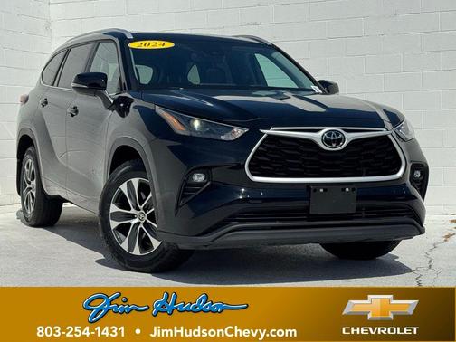 Midnight Black Metallic 2024 Toyota Highlander XLE