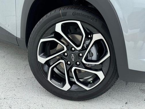 Sterling Gray Metallic 2026 Chevrolet Trax FWD 2RS