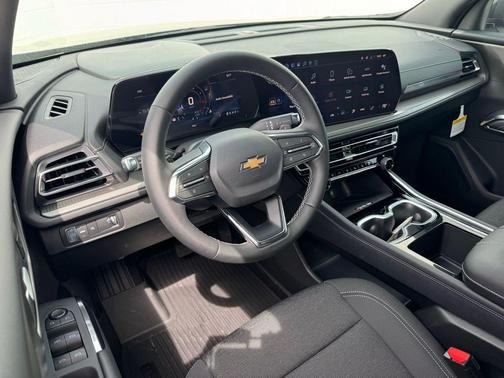 Sterling Gray Metallic 2026 Chevrolet Traverse LT