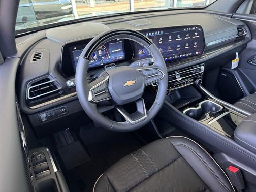 Mosaic Black Metallic 2026 Chevrolet Traverse High Country