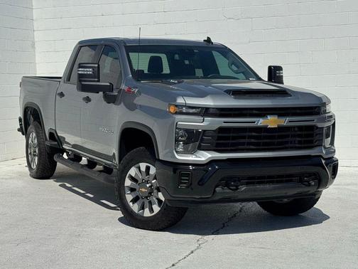 Sterling Gray Metallic 2026 Chevrolet Silverado 2500 Custom
